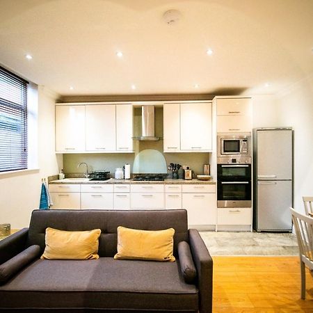 Stay With Serena Homes , One Bedroom Apartment パーリー エクステリア 写真